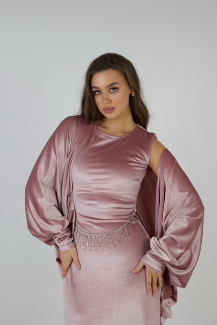 Lina - Professional fashion and commercial model in Kuwait with ModelsNova.