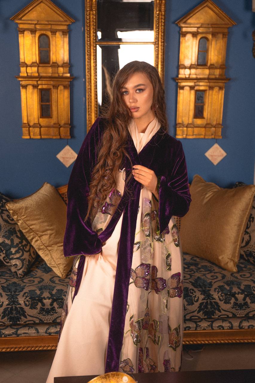 Lina - Professional fashion and commercial model in Kuwait with ModelsNova.