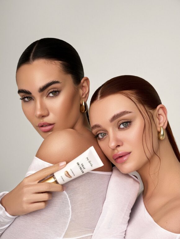 Toni C. ginger hair blue eyes model in Kuwait